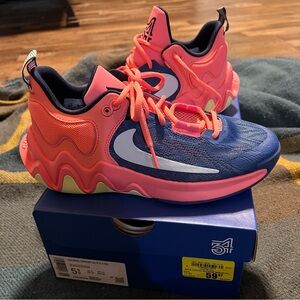 NWT Nike Giannis Immortality 2 Youth Shoes